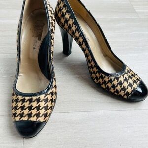 Chic Houndstooth Heels with Black Accents